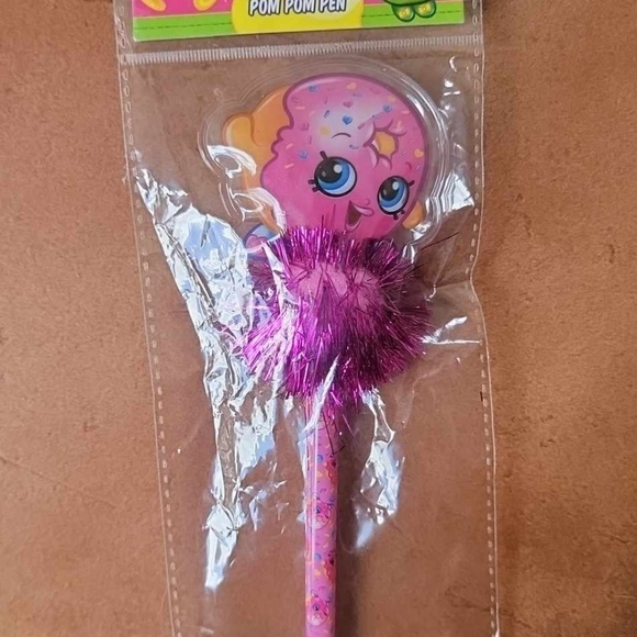 SHOPKINS LIPPY LIPS COSTUME AND SHOPKINS BUNDLE - Picture 6 of 16